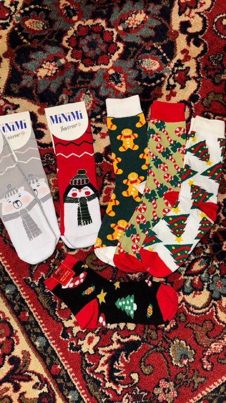 Подушка, женские носочки, теплая жилетка, текстильная елка, свечи, большая машинка, мужской свитер Zara 3