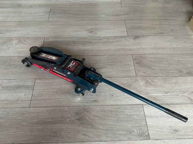 Домкрат гидравлический подкатной 2,5 тонны