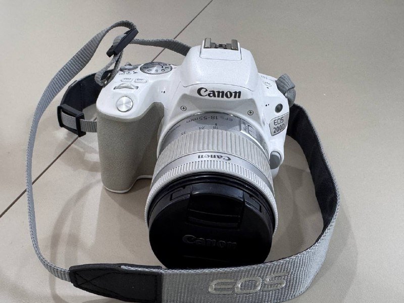 Фотоаппарат Canon EOS 200D с объективом EF-S 18-55 mm и аксессуарами