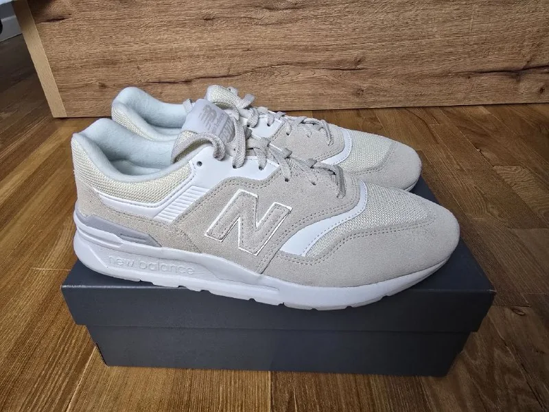 Женские кроссовки New Balance 1