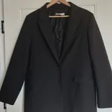 Sweater, Oysho shorts, white blazer, black blazer 4