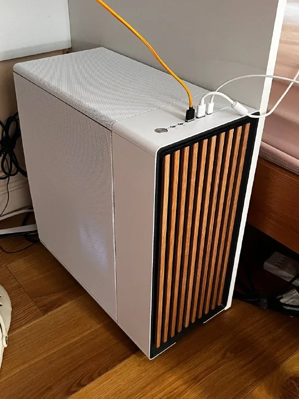 Fractal Design North Mesh case with 5 fans