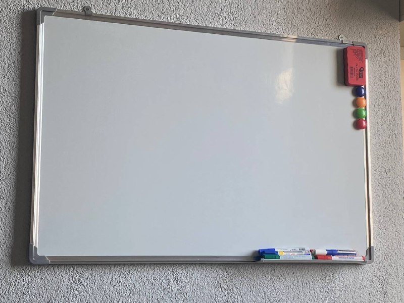 Магнитно маркерная доска 90х60 с маркерами и губкой 2