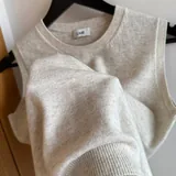 Топ Lime, куртка Oysho, джинсы AllWeNeed 2