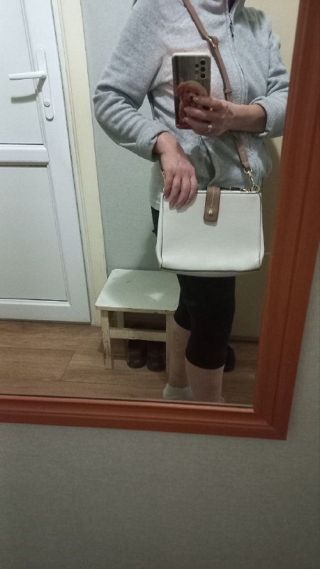 Сумочка новая белая с коричневым ремешком