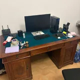 Деревянный широкий стол 2