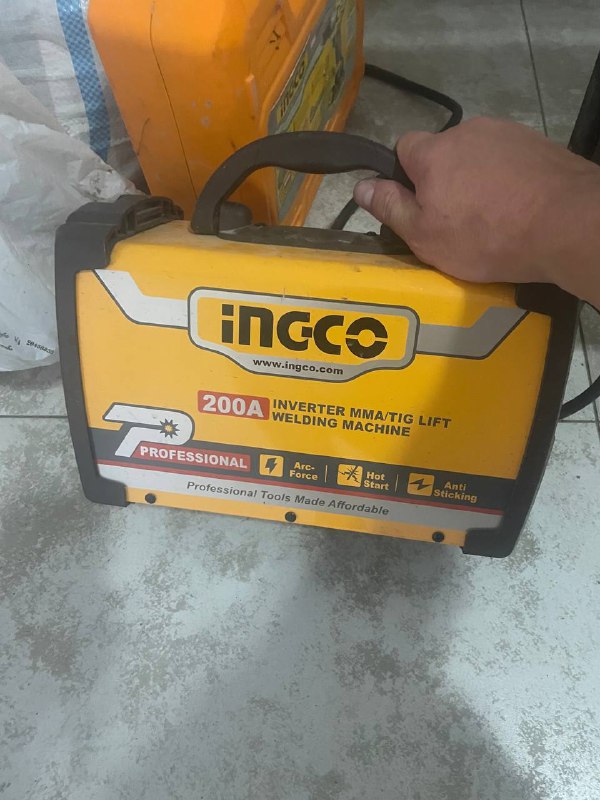 Инструменты, набор оборудования и сварочный аппарат 9