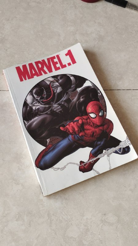 Книга комикс Marvel.1