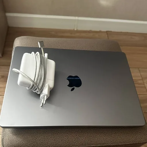 MacBook Pro 14” M1 512 ГБ с проблемой экрана