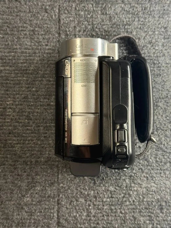 Sony HDR-SR10 Full HD Handycam 1