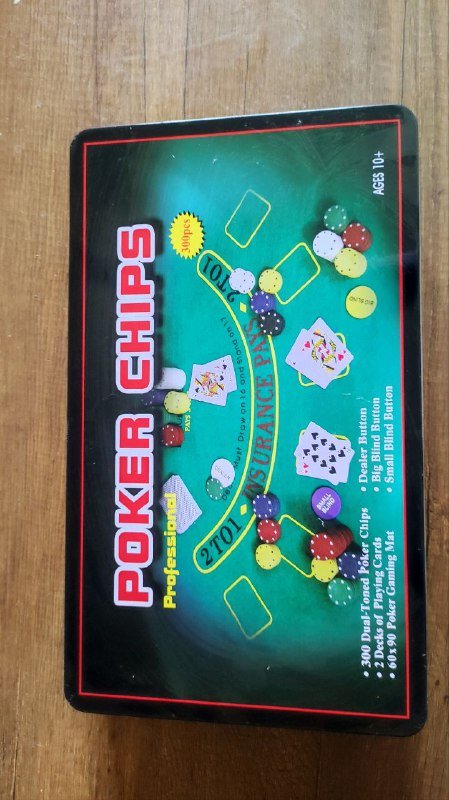 Покерный набор с сукном, фишками и колодами карт