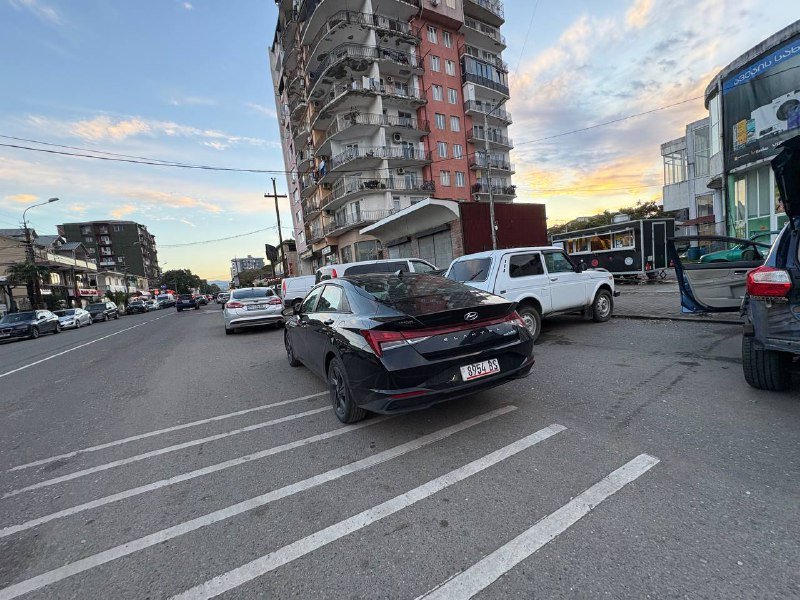 Hyundai Elantra гибрид 2023 9