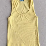 Майка ZNWR, футболка Zara, пальто Uniqlo, джемпер 1
