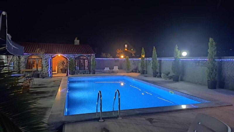 Бассейн в гостевом доме — 15 лари с человека 3