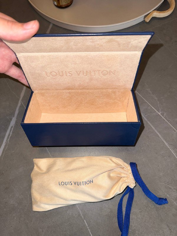 Женские и мужские солнцезащитные очки Miu Miu и Louis Vuitton 7