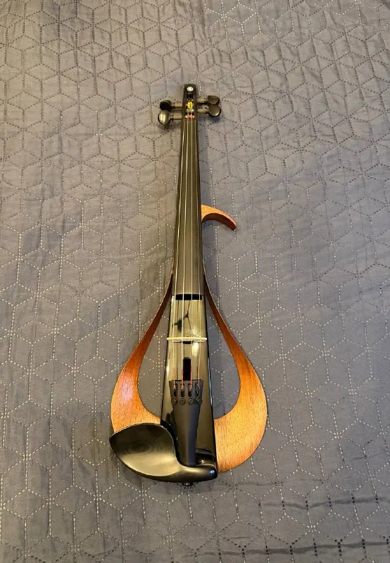 Электроскрипка Yamaha YEV-104 1
