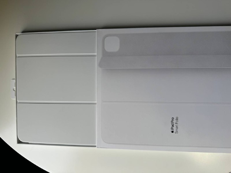 Бежевая сумка Bata, Apple Pencil USBC, Smart Folio 13 inch 4