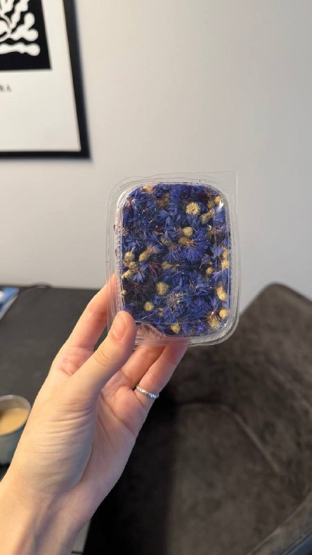 Дырокол, краска для штампа, цифры, высушенные цветы 5