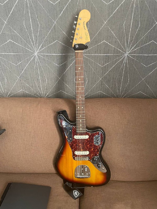 Fender Squier Jaguar гитара