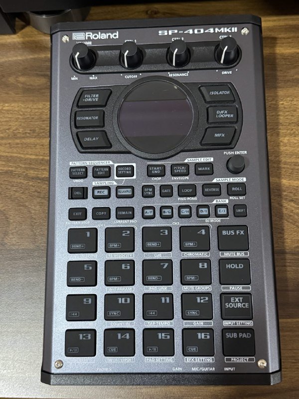 Профессиональное DJ оборудование Pioneer, Roland 5