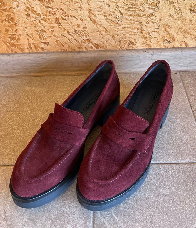 Лоферы, кроссовки Adidas, юбка, кожаная сумка Fiorelli, сумки Tom Tailor и др., рубашка