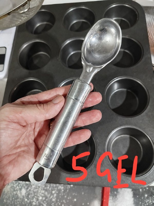 Форма для капкейков, кувшин, банка, соковыжималка, коврик, нож, воронки, сито, ложка для мороженого 10
