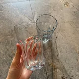 Два высоких стеклянных стакана 2
