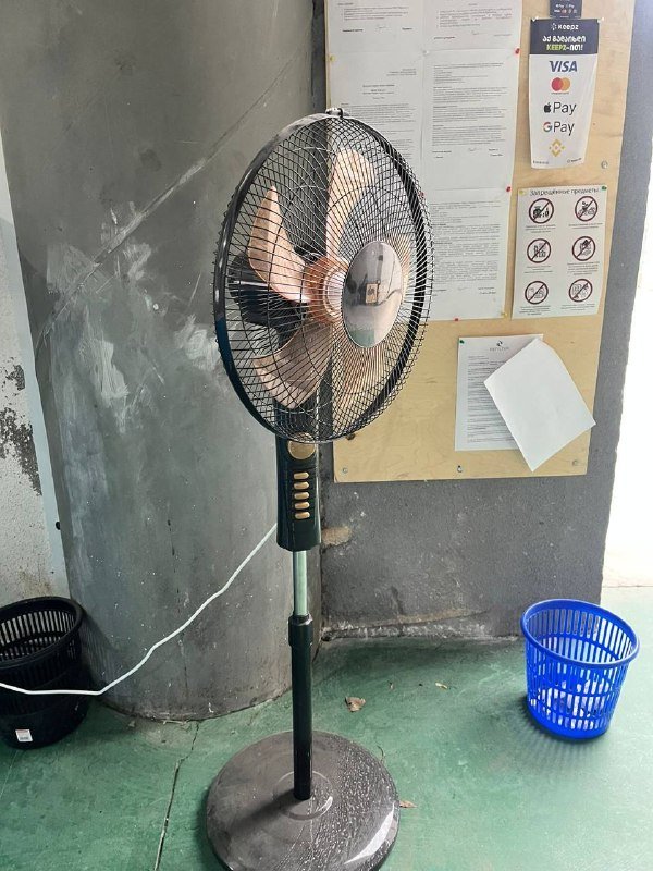 Вентилятор, стол, офисное кресло, чайник, принтер, микроволновка, холодильник, увлажнитель, обогреватель, стул