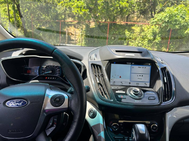 Ford C-Max гибрид 2016 года 4