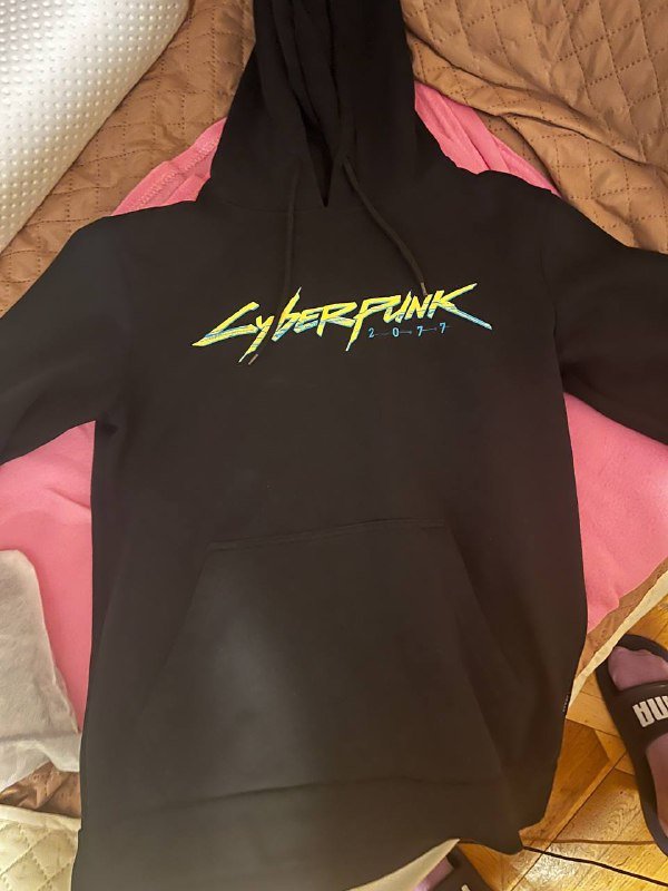 Толстовка, материнская плата, кулеры, краска для волос, игра Симс 3, клавиатура и мышь, утяжелители для рук, спортивная добавка, микрофон, картина по номерам