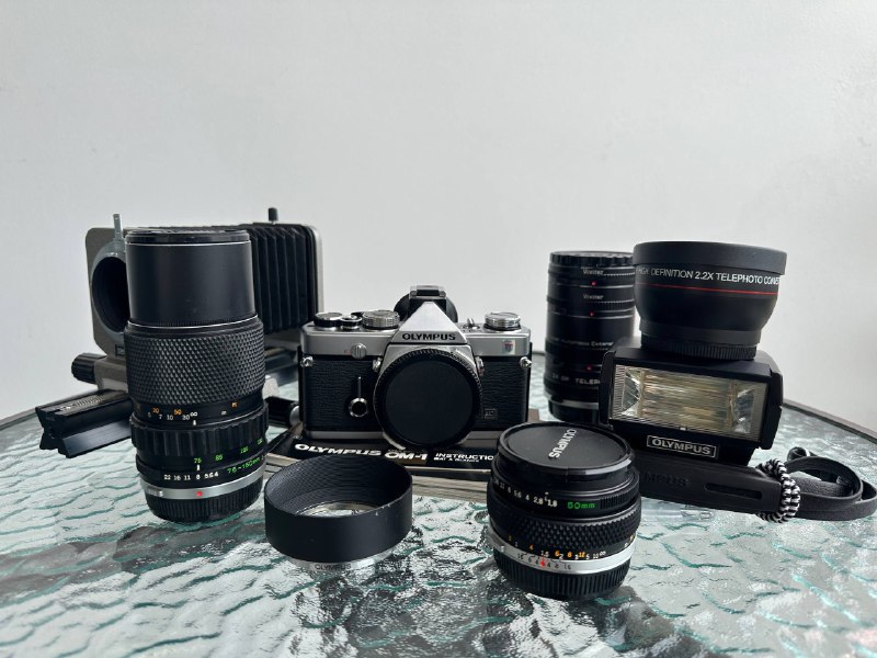 Камера Olympus OM-1n с объективами и аксессуарами 1