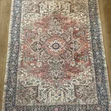 Гриль и вафельница, ковры, напольные лампы, ящики, полка, стол 3
