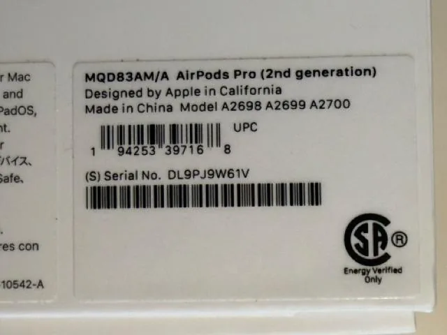 Apple AirPods Pro 2 with MagSafe Case 1