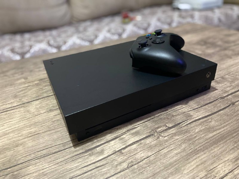 Aoc 27inch monitor, iPhone 13 128GB, Xbox One S 1TB, Xbox One X 1TB 7