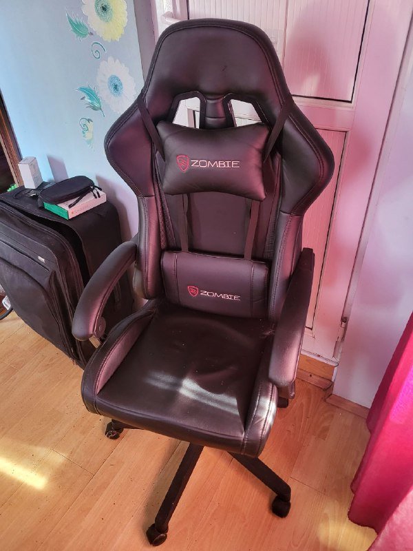 Компьютерное игровое геймерское кресло