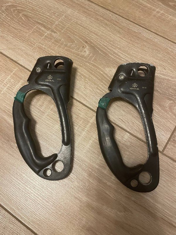 Туристическое снаряжение, карабины, веревки, рюкзак, палки, шлем 7