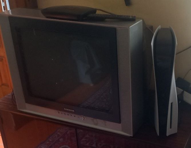 Телевизор Samsung, консоль Playstation 5, игры для PS5