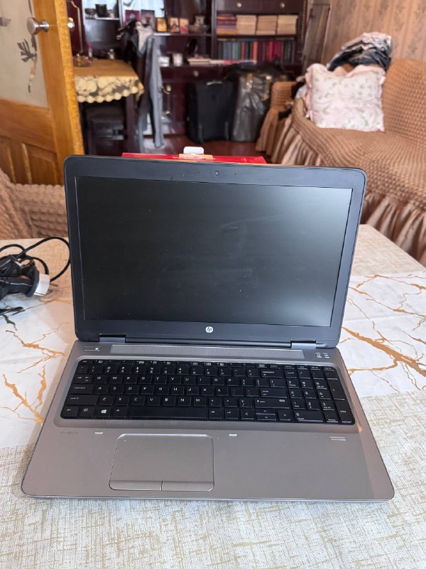 Ноутбук HP ProBook с зарядником, мышью и наушниками HyperX 2