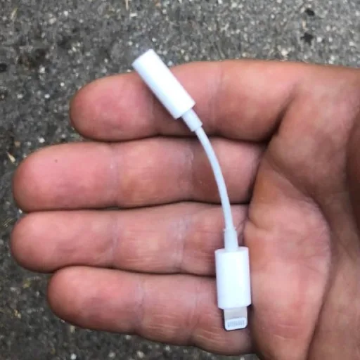 Apple Lightning адаптер 3.5 мм