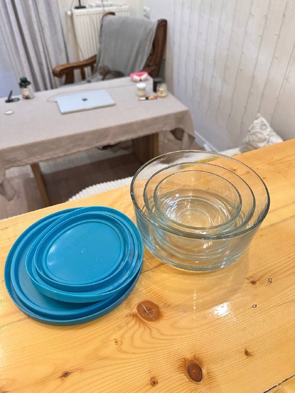 Набор стеклянных емкостей с крышками, большая миска из нержавейки