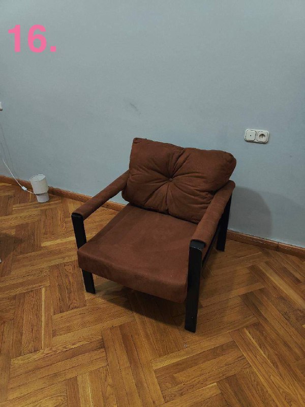 Пластиковые стулья, кресло, диван, мешки для йоги 2