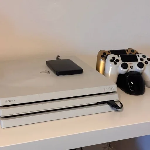 PS4 Pro, 2 джойстика, док-станция, внешний HDD