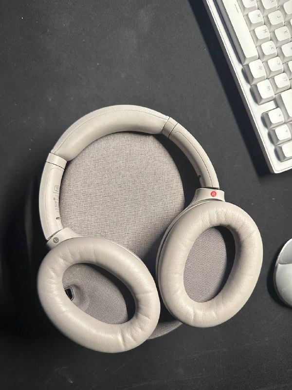 Наушники Sony WH-1000XM4 2