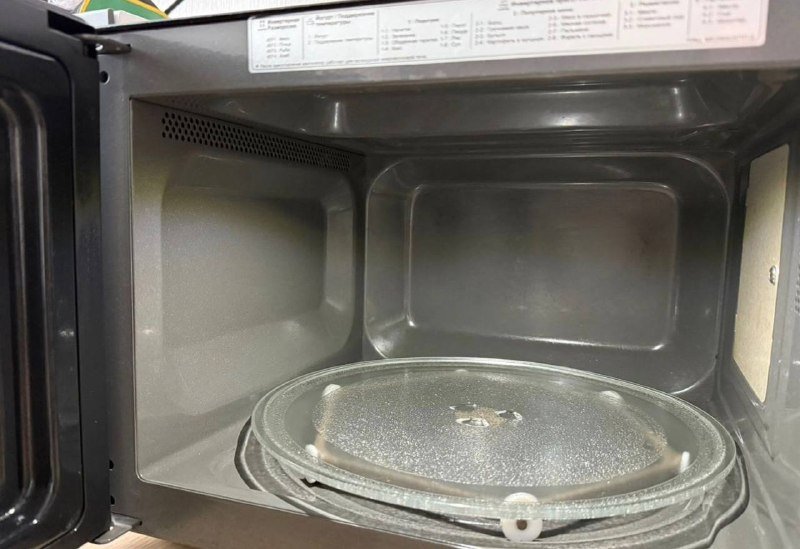 Микроволновка LG MW25W35GIS 4