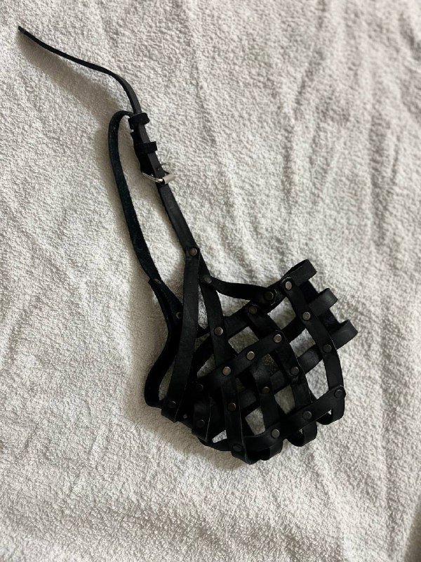 Кожаный намордник для большой собаки