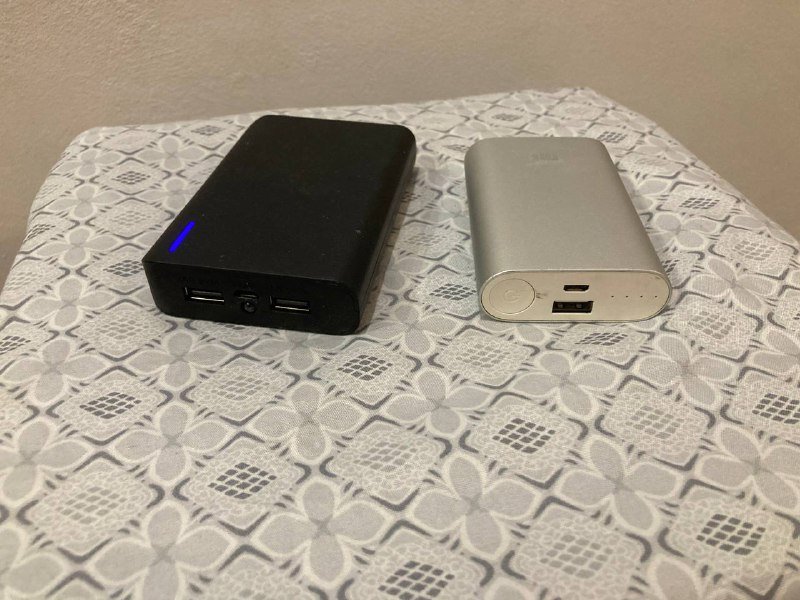 Спейсер для котов, павер банки Xiaomi и Mediarange, сетевые фильтры, кофемолка Vitek VT-1540 SR, расчёски для кошек 2