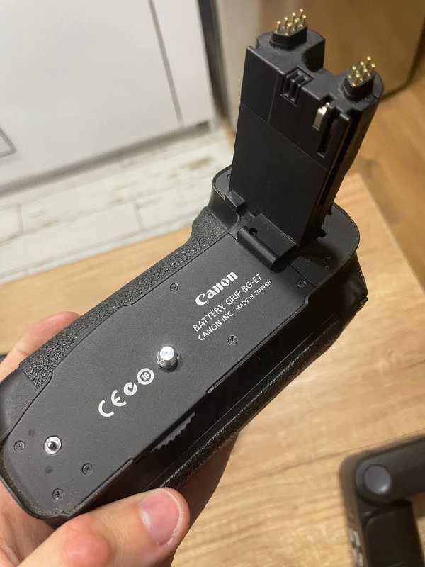 Камера Canon 7D Mark I, объектив Canon EF-S 18–55, аксессуары 3