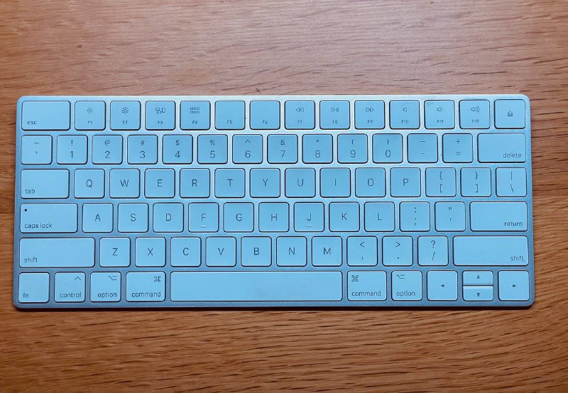 Клавиатура Apple Magic Keyboard, память Corsair DDR4 16GB, велокрепление Thule, инвертор авто 500w Baseus