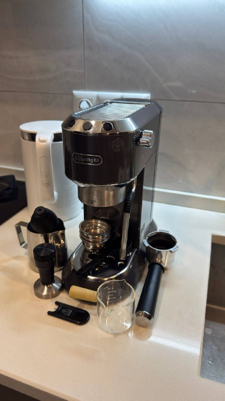 Кофе машина Delonghi EC885, фен Bellissima my pro p5
