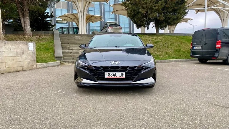 Hyundai Elantra SEL 1